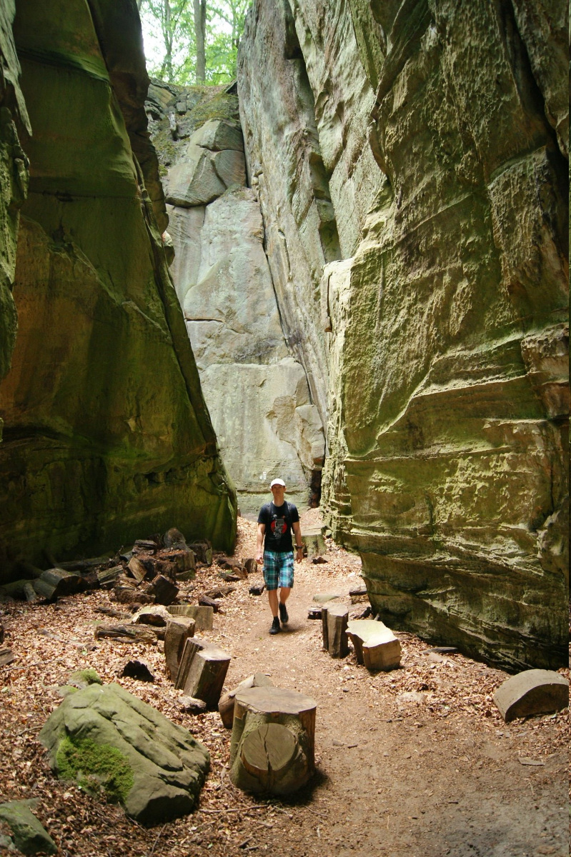 Narrow passage between big rocks