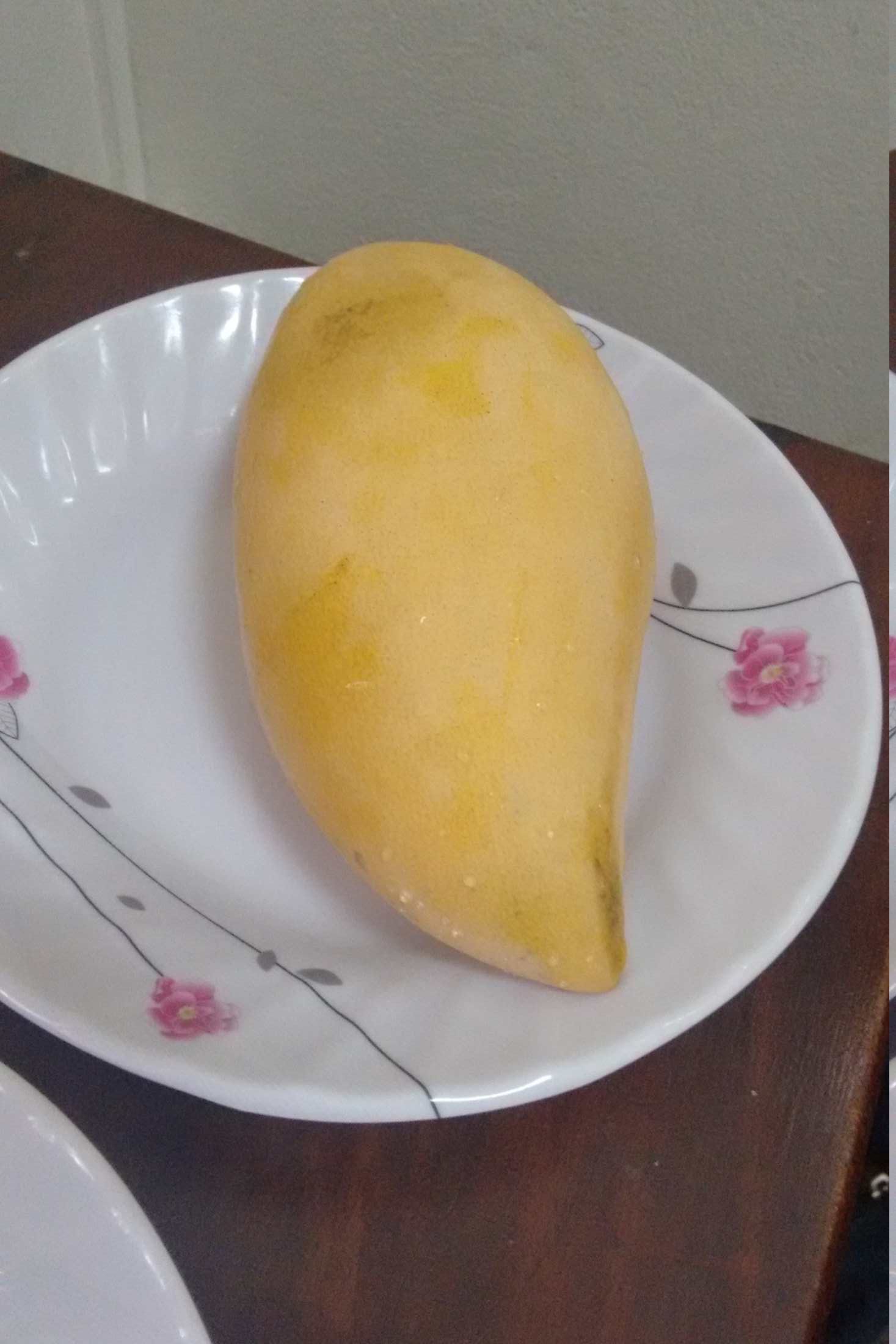 Ogromne mango to standard w całej azji, różnią się kolorem skórki oraz oczywiście smakiem